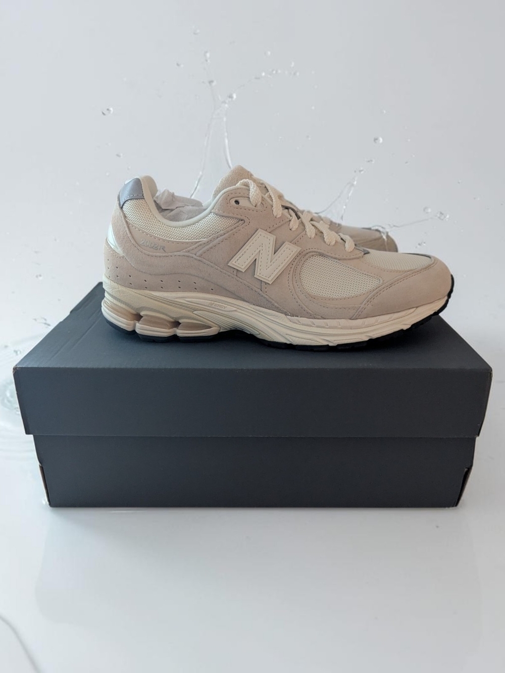 New Balance 2002R Mens Beige Suede Mesh Sneaker Casual Running Shoe Size 9.5